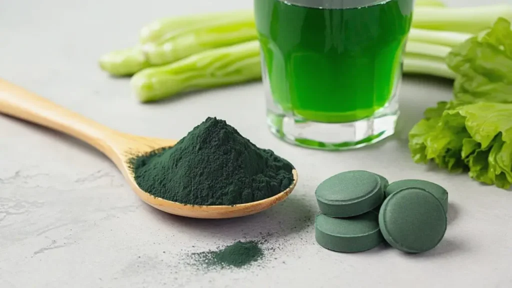 Poudre de spiruline et jus vert énergisant